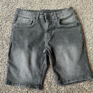 Men’s gray denim shorts waist size: 30